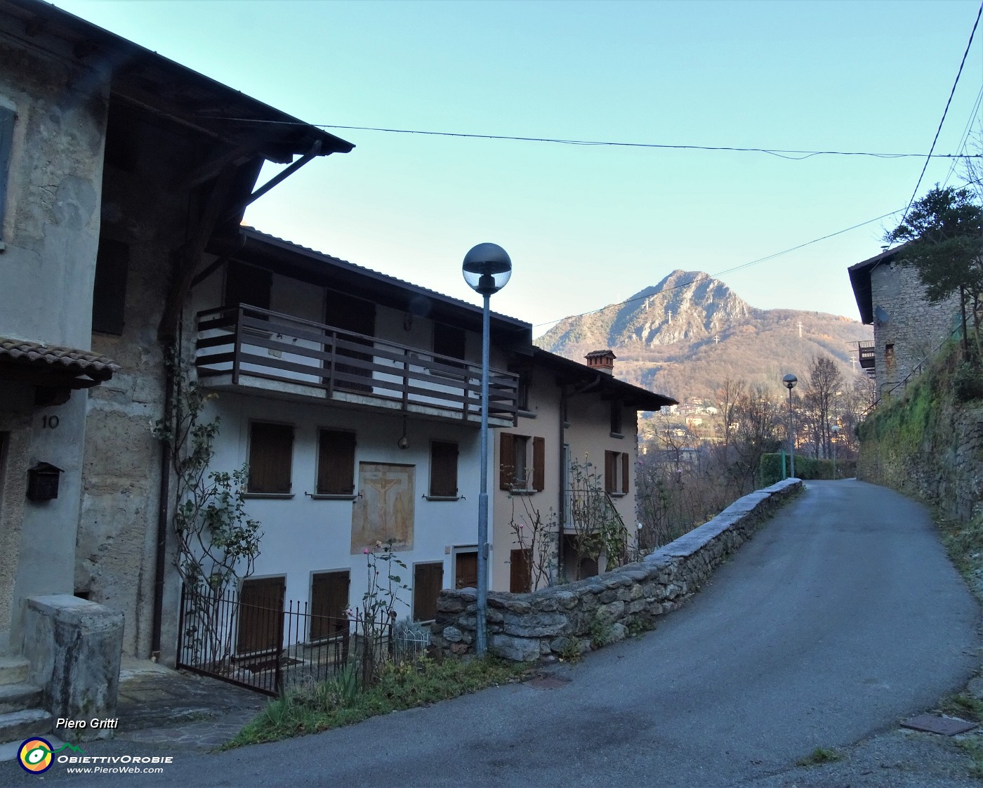 22 Acquada (320 m) con vista sul Pizzo di Spino.JPG